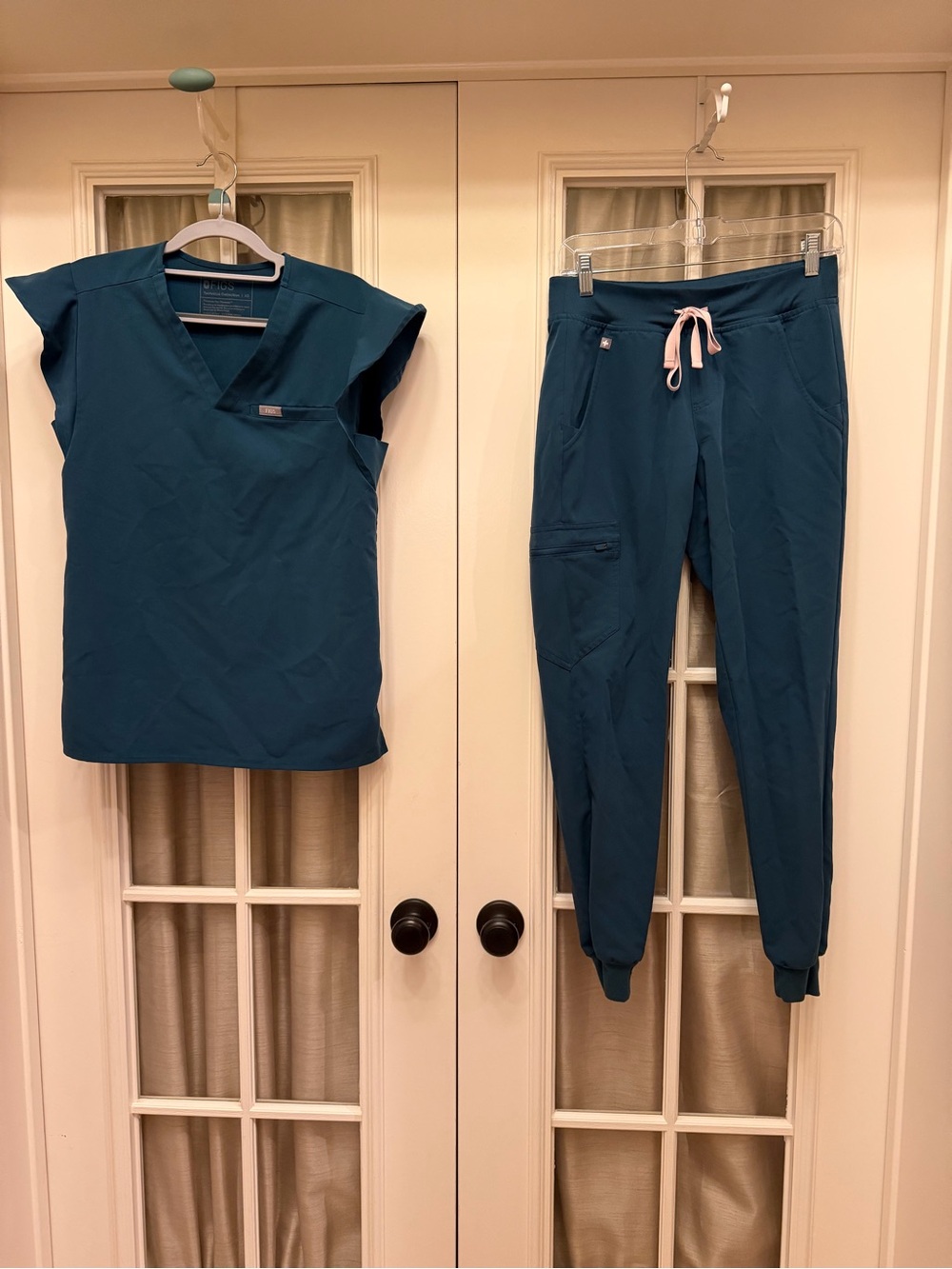 XS Blue Teal Women’s Figs Scrub Set w/ Flutter Sleeve & Joggers EUC